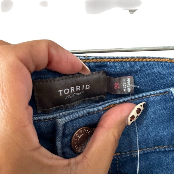 NEW Torrid Crop Wide Leg Lightweight Vintage High Rise Jeans Plus Size 20 Button - Picture 6 of 10